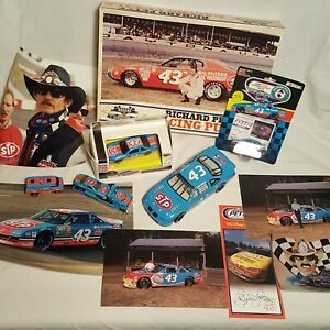 【送料無料】模型車　スポーツカー　リチャードペティーロットnascarパズルアクション124 164サインrichard petty lot nascar cars autographed puzzle photos action 124 164