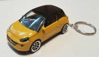 【送料無料】模型車　スポーツカー　バトンガールopel adamダイカストキーホルダーmajorette opel adam high detail diecast car keyring