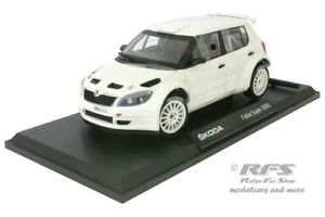 【送料無料】模型車　スポーツカー　シュコダファビアアスファルトボディラリーバージョンskoda fabia s2000 asphalt plain body rally version 2010 118 abrex 18604e