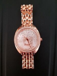 【送料無料】腕時計 ジュネーブプラチナローズゴールドファッションウォッチ geneva platinum rose gold and crystals fashion watch for women