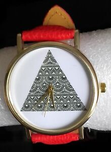 【送料無料】腕時計 シックモチーフmontre fantaisie femme ou adolescente sobre amp; chic neuve motif triangle ethnique 【送料無料】腕時計 シックモチーフmontre fantaisie femme ou adolescente sobre amp; chic neuve motif triangle ethnique