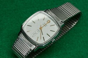 【送料無料】腕時計 ビンテージクォーツメンズシルバートーンウォッチvintage timex quartz mens daydate silvertone watch 【送料無料】腕時計 ビンテージクォーツメンズシルバートーンウォッチvintage timex quartz mens daydate silvertone watch