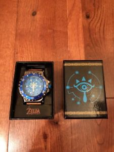 【送料無料】腕時計　ゼルダクレストストラップコスプレメンズlegend of zelda watch wild hyrule crest with leather strap rare cosplay mens