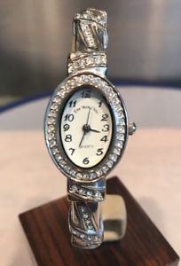 【送料無料】腕時計 クォーツレディースブレスレットウォッチeve mon crois quartz ladies bracelet watch