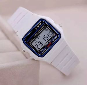 montre sport digital blancスポーツデジタルブラン※注意※NYからの配送になりますので2週間前後お時間をいただきます。人気の商品は在庫が無い場合がございます。ご了承くださいませ。サイズの種類の商品は購入時の備考欄にご希望のサイズをご記載ください。　携帯メールでの登録ですと楽天からのメールが届かない場合がございます。