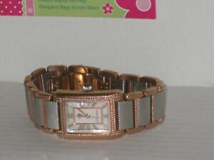 【送料無料】腕時計　ジュディスステンレススチールボックストーンレキシントンjudith ripka stainless steel 2tone lexington watch preowned in ex cd in jr box