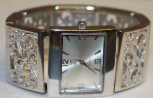 【送料無料】腕時計 ビンテージシルバーストーンレディースブレスレットvintage silver tone filigree nyamp;c ladies wristwatch elastic bracelet womens 【送料無料】腕時計 ビンテージシルバーストーンレディースブレスレットvintage silver tone filigree nyamp;c ladies wristwatch elastic bracelet womens