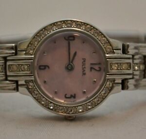 腕時計　パルサーシルバーストーンカジュアルウォッチpulsar silver tone water resistant white rhinestones womens casual watch