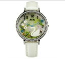 【送料無料】腕時計　テーマファッションウォッチクリスタルラインストーンswan lake theme fashion watch 3d picture crystal rhinest..