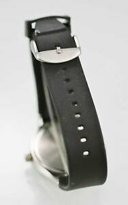 【送料無料】腕時計　ビッグステンレススチールシルバーブラックラバークォーツレジスト