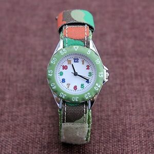 【送料無料】腕時計　ファッションナイロンキャンバスクォーツカムフラージュクールchildren boys girls fashion nylon canvas quartz watches cool camouflage casua