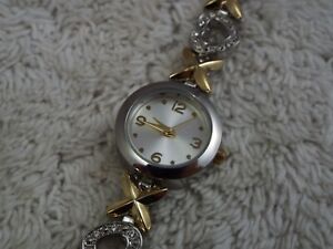 【送料無料】腕時計 レディースシルバートーンブレスレットゴールドトーンウォッチladies silvertone goldtone xox heart bracelet watch c76 【送料無料】腕時計 レディースシルバートーンブレスレットゴールドトーンウォッチladies silvertone goldtone xox heart bracelet watch c76