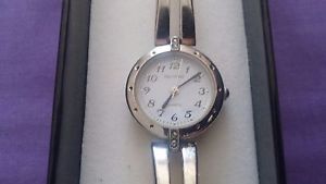 【送料無料】腕時計　ボンmontre femme quartz inotime trs bon etat