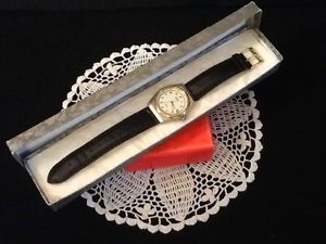 【送料無料】腕時計　montre guichet yema 1970