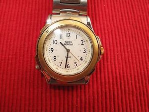 【送料無料】腕時計　ウオッチメーカーメンズゴールドシルバーステンレスvtg timex mens wristwatch in..