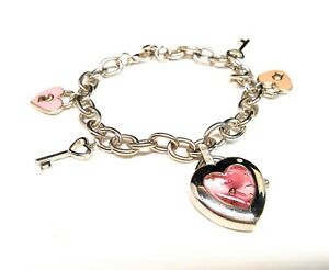 【送料無料】腕時計　グロジーンズレディースシルバーピンクハートチャームブレスレットglo jeans womens silver amp; pink heart watch charm bracelet