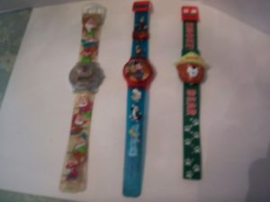 【送料無料】腕時計 ピノキオスモーキーベア3 character watches,snow white,pinocchio,smokey bear w batteries