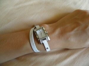 【送料無料】腕時計 ブレスレットブランダブルツアーyonger pour elle bracelet serpent double tour blanc 【送料無料】腕時計 ブレスレットブランダブルツアーyonger pour elle bracelet serpent double tour blanc