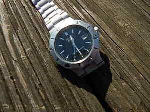 腕時計　ビンテージメンズパルサークオーツvintage mens pulsar quartz water 100 m resist date watch good timekeeper intl