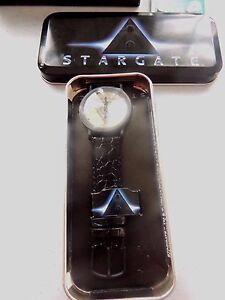 楽天hokushin【送料無料】腕時計　オリジナルコレクタキャターウォッチrare stargate movie character watch in original collectors tin b007