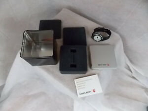 【送料無料】腕時計　スイスベゼル