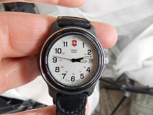【送料無料】腕時計　スイスベゼル