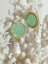 【送料無料】アクセサリー　ネックレスパールorecchini pendenti con giada verde incisa e perle barocche bianche