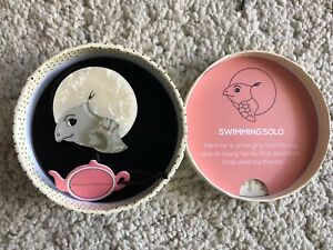 【送料無料】アクセサリー　ネックレスタートルスイミングアクリルブローチerstwilder natacin solo to..