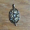 pendentif ancien 1900 en plaqu or amp; perles finesプラーク※注意※NYからの配送になりますので2週間前後お時間をいただきます。人気の商品は在庫が無い場合がございます。ご了承くださいませ。サイズの種類の商品は購入時の備考欄にご希望のサイズをご記載ください。　携帯メールでの登録ですと楽天からのメールが届かない場合がございます。