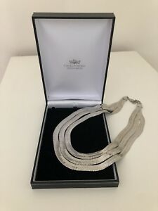 el collar de perfumera cotswoldコッツウォルド※注意※NYからの配送になりますので2週間前後お時間をいただきます。人気の商品は在庫が無い場合がございます。ご了承くださいませ。サイズの種類の商品は購入時の備考欄にご希望のサイズをご記載ください。　携帯メールでの登録ですと楽天からのメールが届かない場合がございます。