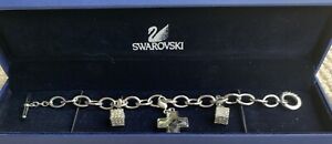 アクセサリー　ネックレススワロフスキーブレスレットサイコロクロスswarovski pulsera con dijes con 3 encantos, 2 dados y 1 cruz en caja