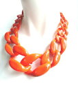 【送料無料】アクセサリー ネックレスモダンアクリルプラスチックオレンジチェーンレビーmodern y trandy cadena de plstico acrlico perlas color naranja, de catia levy