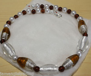 【送料無料】アクセサリー ネックレス ウェールズブラウンシルバーホワイトガラスネックレスビーズハンドメイドhandmade in galles marrone e argentobianco in vetro collana di perline