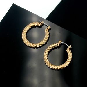 【送料無料】アクセサリー ネックレス イヤリングゴールデンリングシンプルメッキゴールドorecchini dormeuse dorato anelli cesellato semplice metallo placcato oro m3