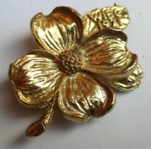 belle broche couleur or poli brillant fleur finement grave bijou rtro 4477ポリ※注意※NYからの配送になりますので2週間前後お時間をいただきます。人気の商品は在庫が無い場合がございます。ご了承くださいませ。サイズの種類の商品は購入時の備考欄にご希望のサイズをご記載ください。　携帯メールでの登録ですと楽天からのメールが届かない場合がございます。