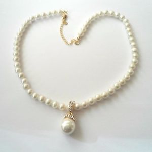 【送料無料】アクセサリー　ネックレス　ネックレスカラーゴールドワイヤーホワイトパールペンダントcollana colore oro donna 1 filo perle bianche perla pendente e zirconi 1 h