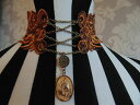 アクセサリー　ネックレス　ダークバーレスクレースコルセットネックレスfatto a mano ricamato pizzo corsetto girocollo con charms dark steampunk burlesque