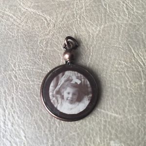 アクセサリー　ネックレス　ドアアンティークフランスペンダントpendentif ancien porte photo 1914 fillette soldat antique french pendant