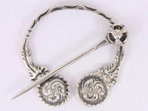 【送料無料】ネックレス　ジェームスブローチスターリングシルバーキルトピンビンテージjames coull penannular brooch sterling silver kilt pin vintage 925 112g bw12