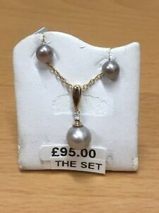 【送料無料】ネックレス イエローゴールドグレーペンダントイヤリングセット9ct yellow gold grey pearl pendant and earring set