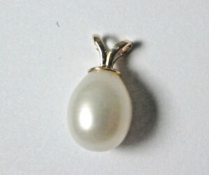 【送料無料】ネックレス　イエローゴールドパールペンダントcultured pearl 9ct yellow gold pearl pendant