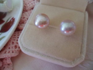 【送料無料】ネックレス ヴィンテージゴールドイヤリングライラックリングvintage gold and genuine pearl earrings 11 cm wide lilac pearls ear rings