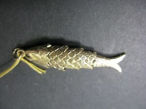 【送料無料】ネックレス　ゴールドグラム9 ct gold movable fish approx 6 grammes in weight of gold