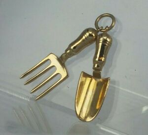 楽天hokushin【送料無料】ネックレス　ソリッドゴールドフォークペンダントunusual rare 9ct solid gold gardening trowel amp; fork charm or use as pendant