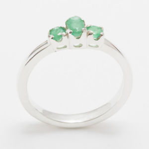 ネックレス　z9ctホワイトゴールドエメラルドwomensリングサイズj9ct white gold natural emerald womens trilogy ring sizes j to z