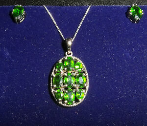 ネックレス　レディースホワイトゴールドエメラルドオーバルデザインペンダントチェーンイヤリングセットj11 ladies 9ct white gold emerald oval design pendant chain amp; earring set