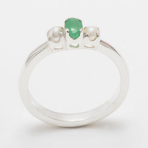 ネックレス　ホワイトゴールドエメラルドフルパールリングサイズ14ct white gold natural emerald amp; full pearl womens trilogy ring sizes j to z