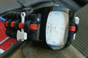 【送料無料】　腕時計　ギヤー550paracordウォッチwhite reflective firefighter fire rescue bunker turnout gear 550 paracord watch