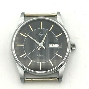 【送料無料】　腕時計　ビンテージパフェvintage luch nos calendrier jour date quartz bilorussie bote montre parfait