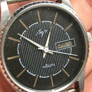 【送料無料】　腕時計　ビンテージパフェvintage luch nos calendrier jour date quartz bilorussie bote montre parfait